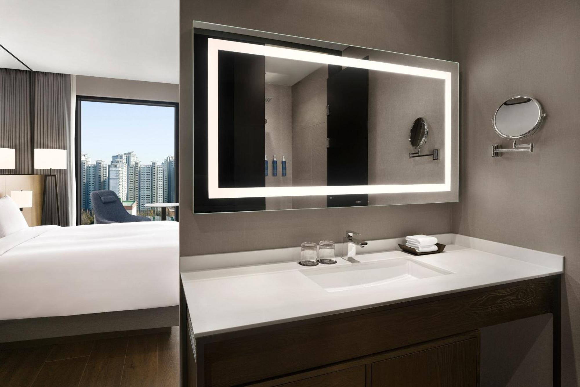 Four Points By Sheraton Suwon Exterior photo